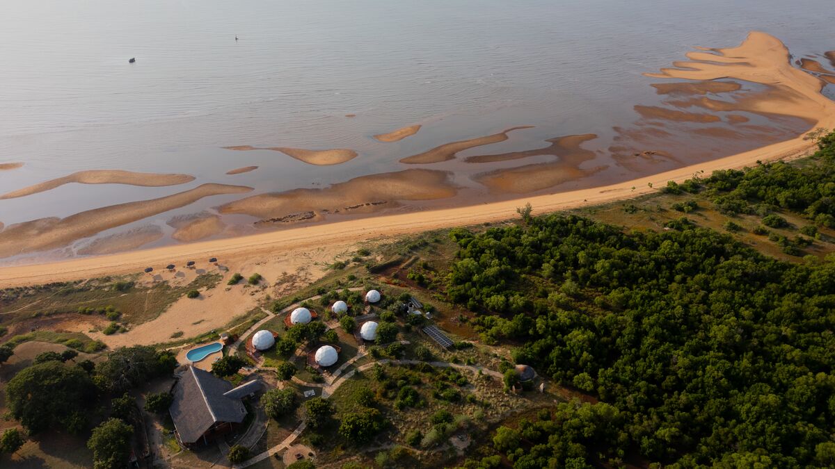 Cterra Saadani from the air: the domes between the coastal forest and the sea