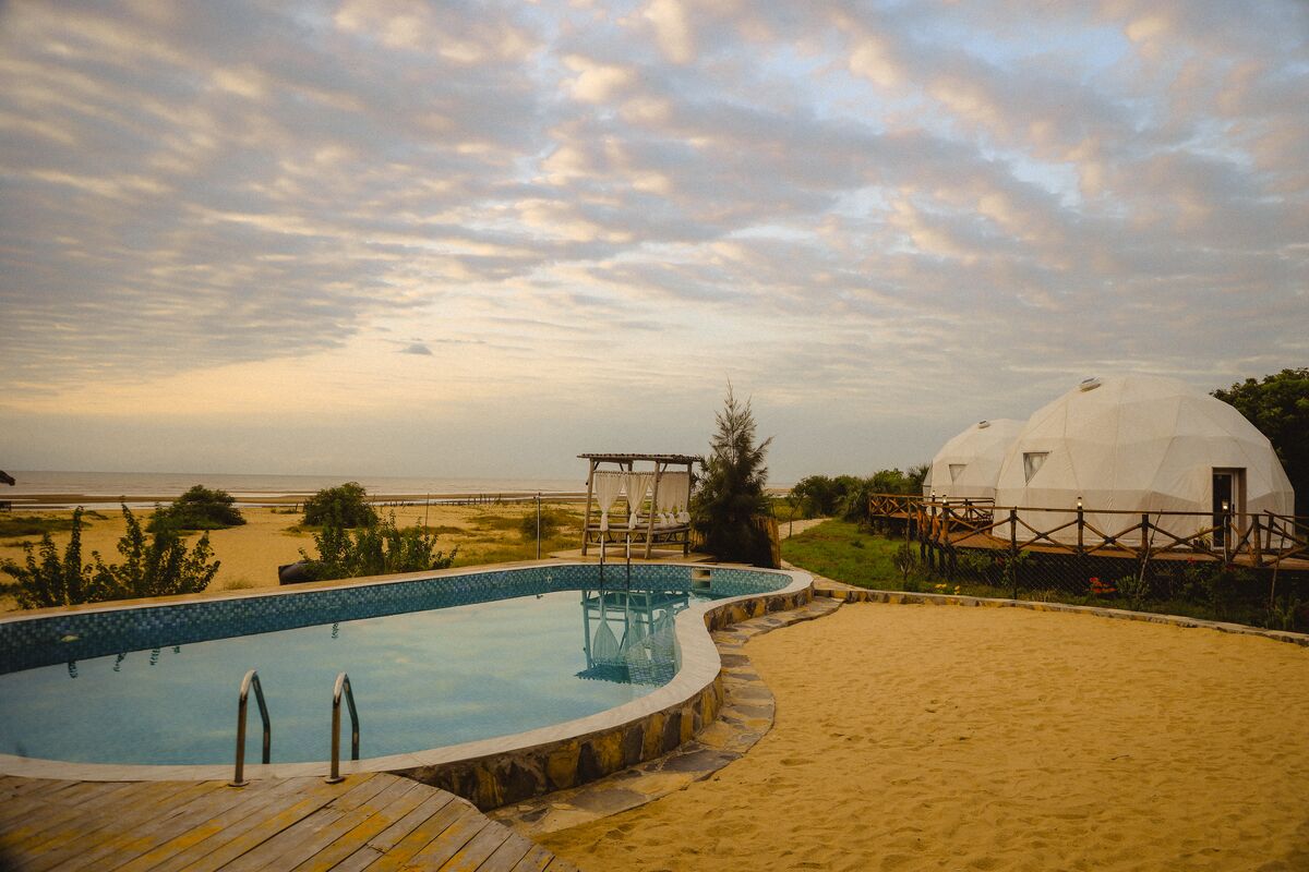 The pool and the coast at Cterra Saadani at the end of the day