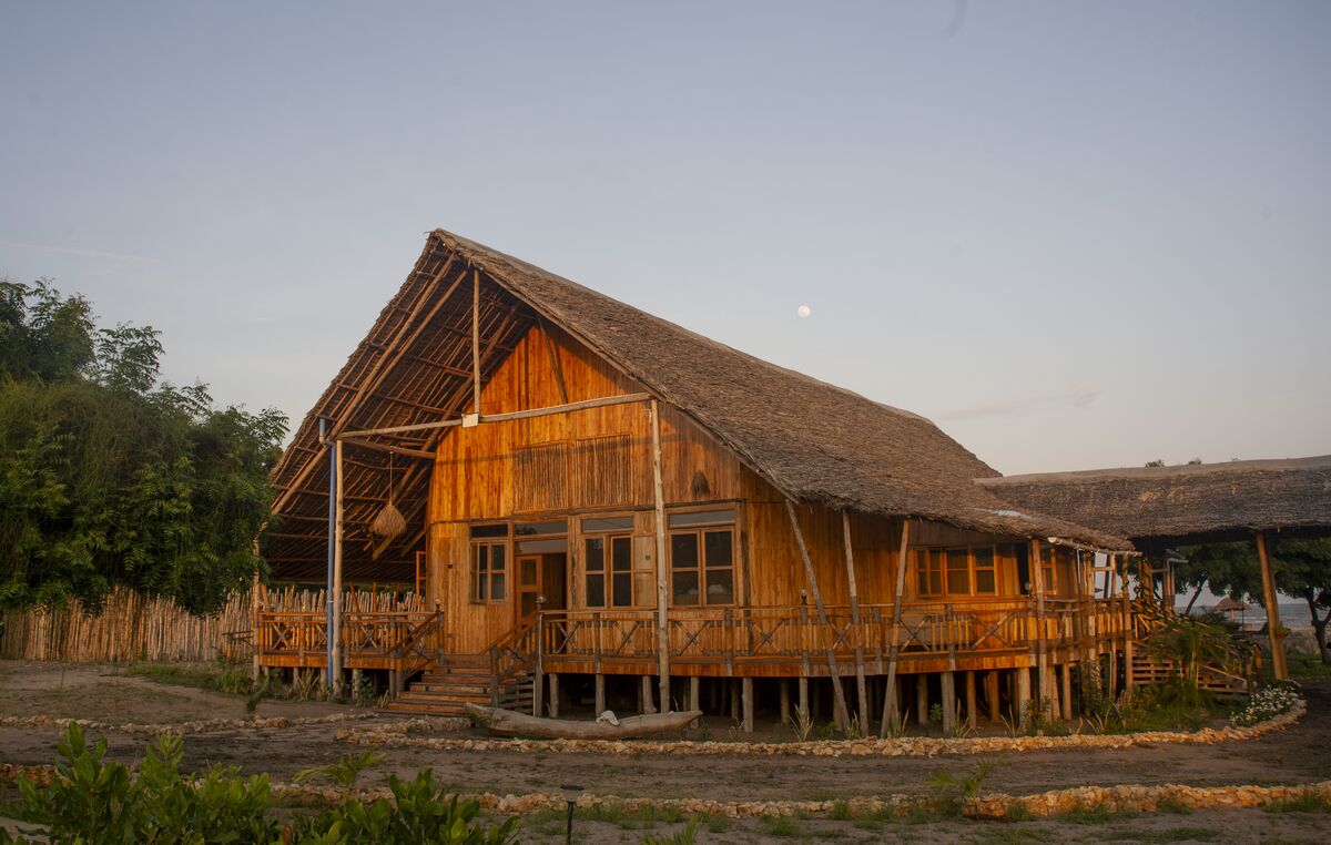 The main house at Cterra Saadani, open to the garden